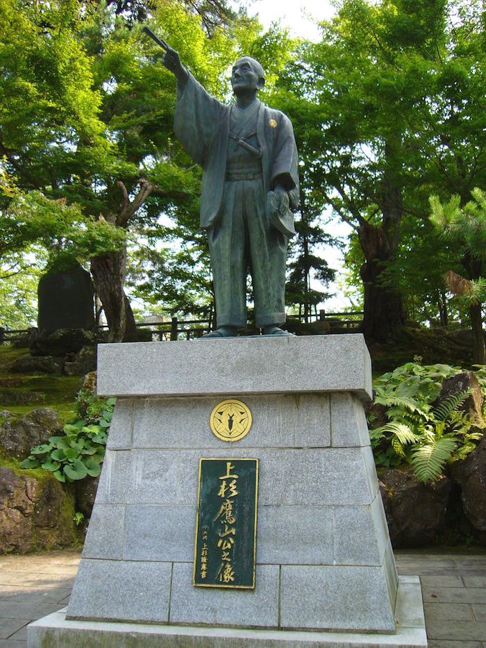 上杉鷹山像（山形県米沢市の上杉神社）