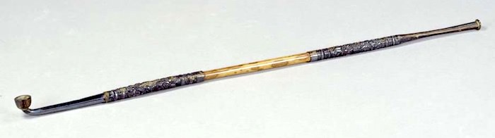羅宇煙管（雁首と吸い口が金属製、羅宇が竹製） | History guide