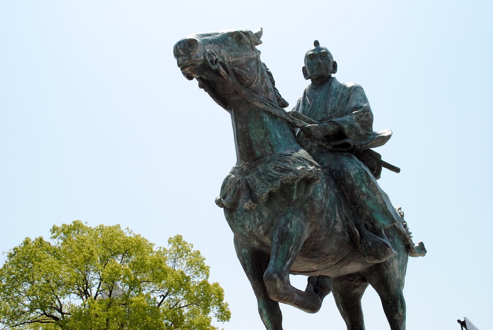 八代将軍・徳川吉宗の像（和歌山県立近代美術館）の拡大画像