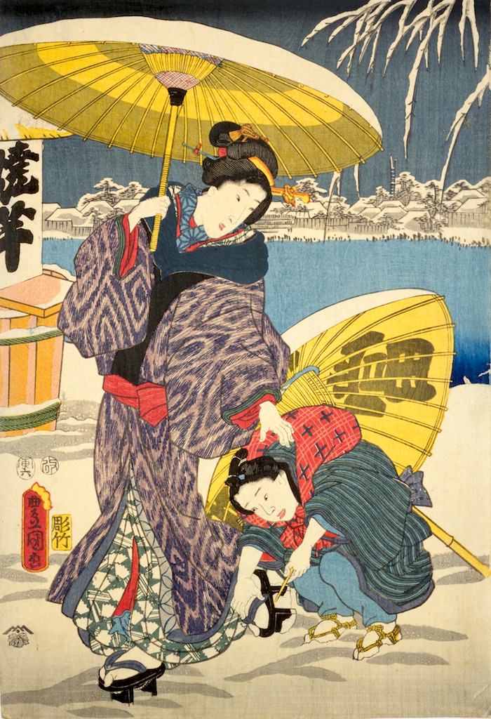 江戸時代、雪の日の履物「足駄」を履く女性（『十二月の内　小春初雪』歌川豊国 画）の拡大画像